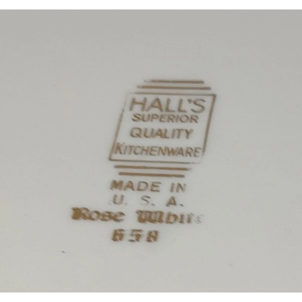 Halls Superior Covered Casserole Dish Quality Kitchenware‎ Rose White Two Quart